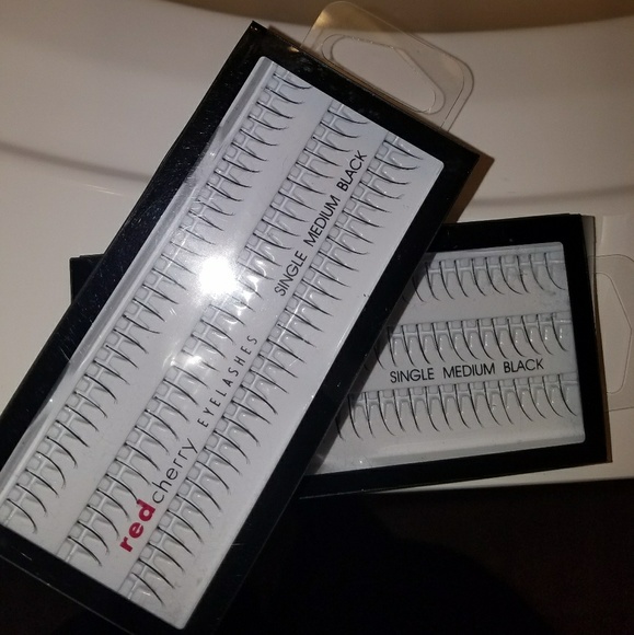 Red cherry individual lashes - Picture 1 of 3